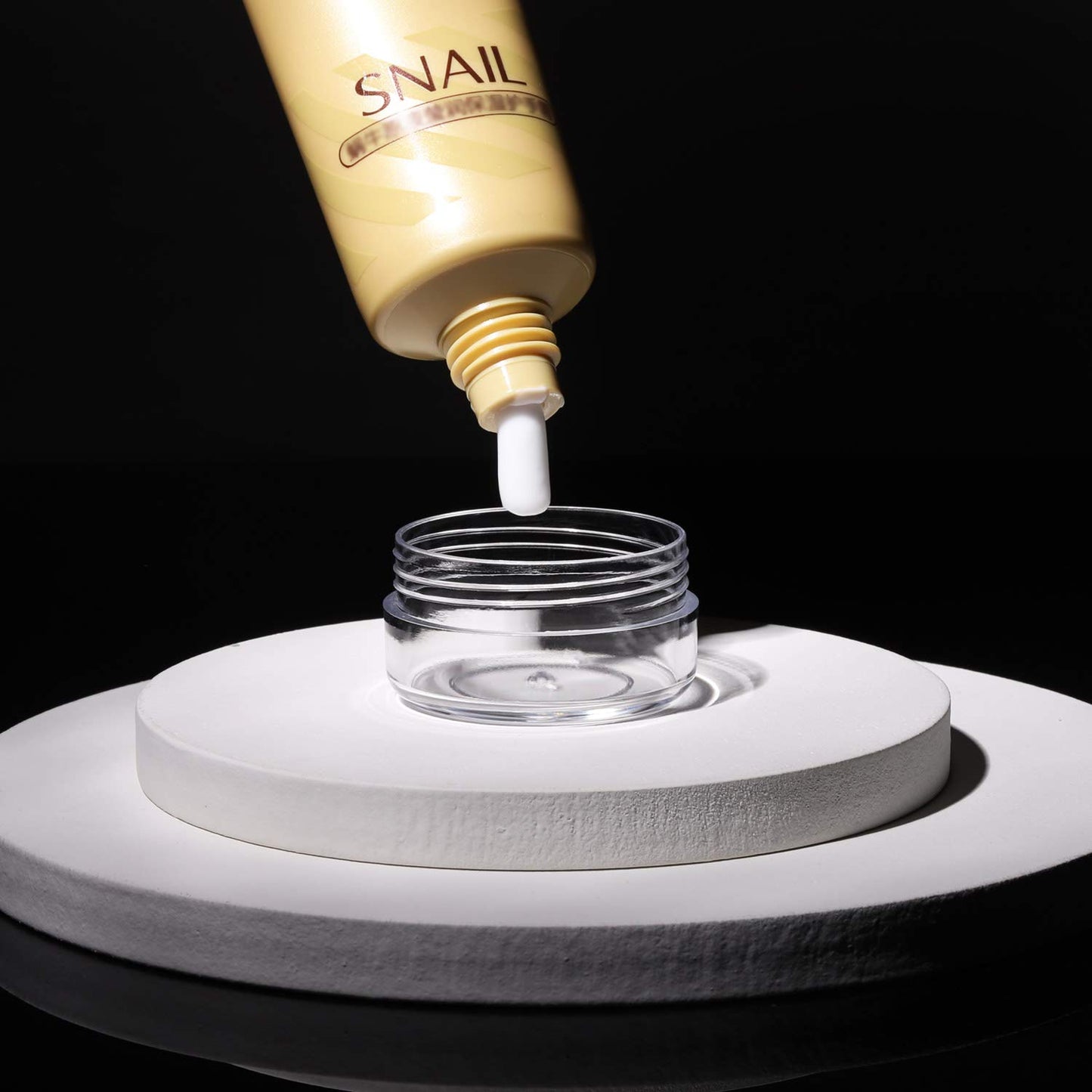 100 Count Mini Makeup Sample Containers with Lids 10g Plastic Cosmetic Containers Refillable Traveling Jars for Skin Care Products - White