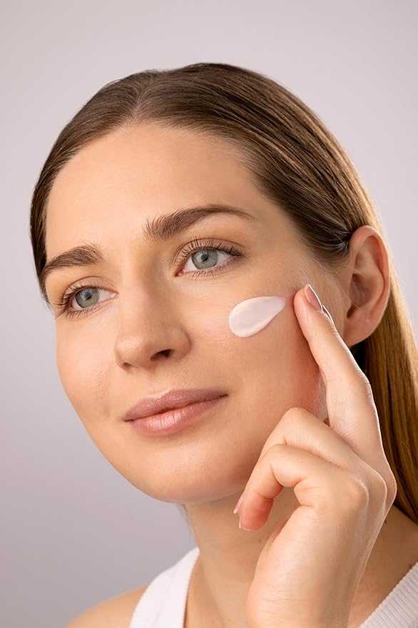 Medik8 Crystal Retinal 1 - Firming, Advanced Skin Retinaldehyde Face Serum - Night Serum with Hyaluronic Acid and Vitamin E - Gluten Free - 1 oz